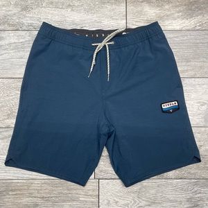 Vissla beach shorts size Small